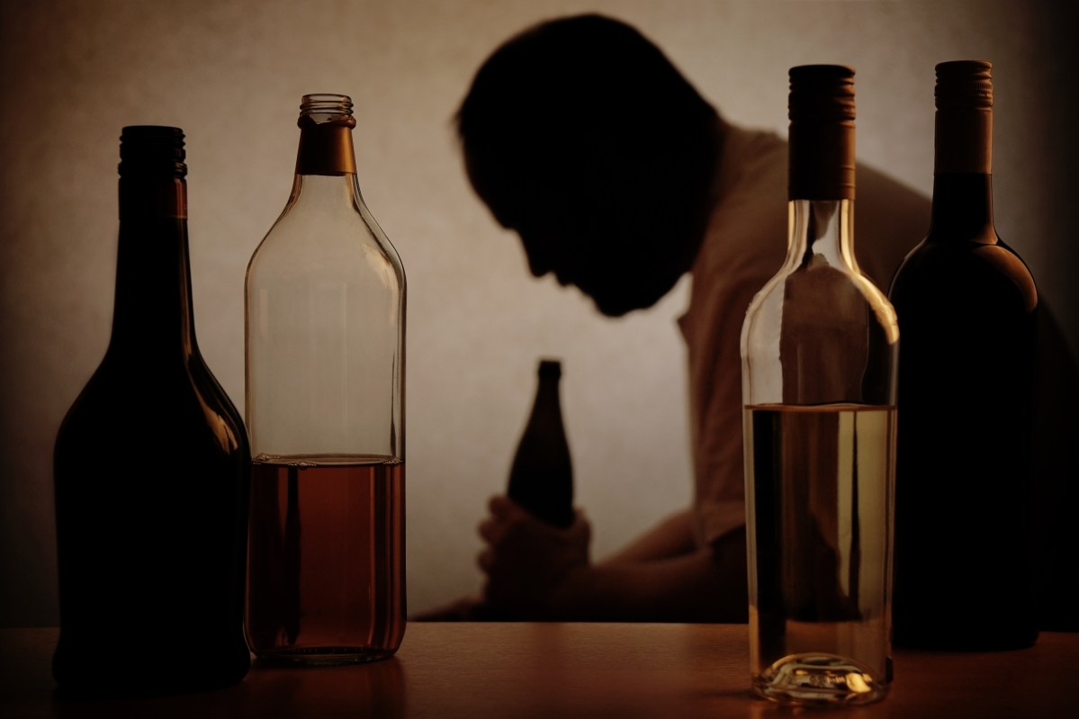 Dlaczego po alkoholu dochodzi do zaników pamięci?